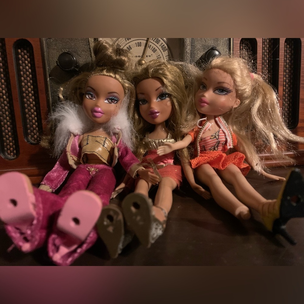 3 Bratz dolls